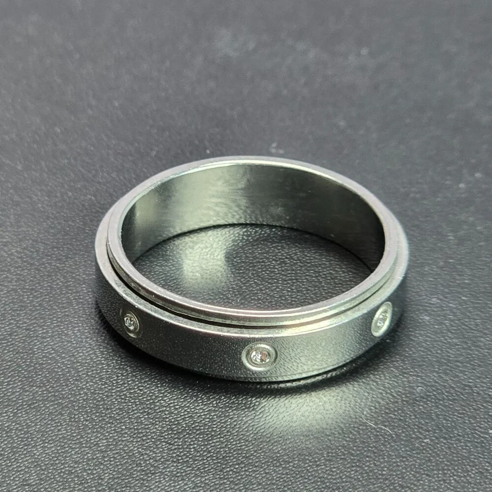 Stainless Steel Spinner Ring With‎ Crystal Accents Size 10 (NWOT)
